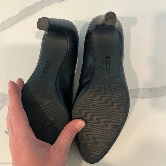 Ladies Size 39 Ecco Genuine  Leather Heels - Picture 4 of 4